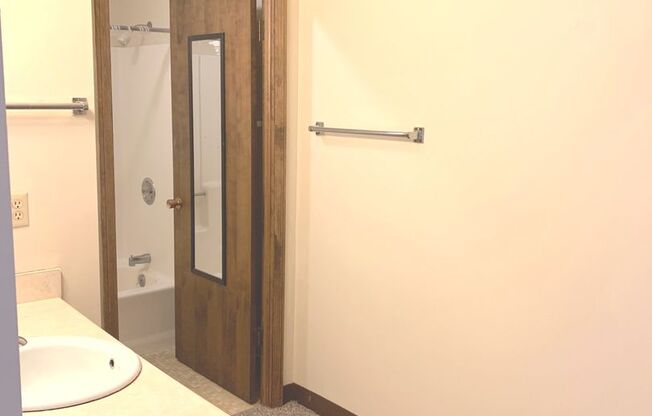 Studio, 1 bath, $845, Unit 289