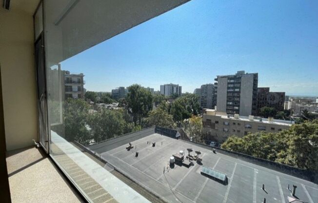 Studio, 1 bath, 375 sqft, $995, Unit 908