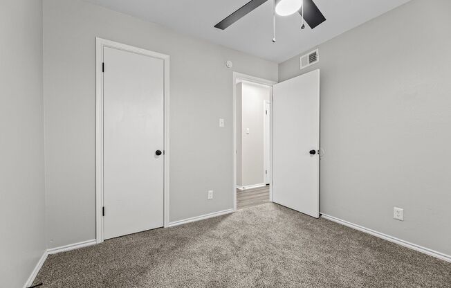 2 beds, 1 bath, $1,375, Unit 115
