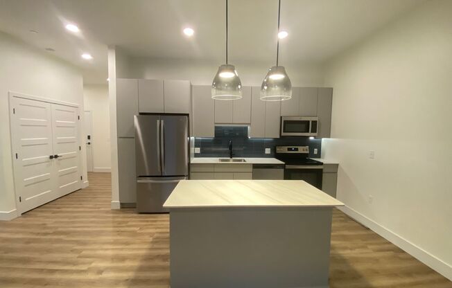 1 bed, 1 bath, 899 sqft, $2,910, Unit 433