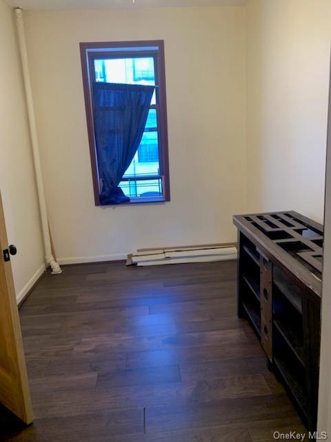 3 beds, 1 bath, 500 sqft, $3,900, Unit 24