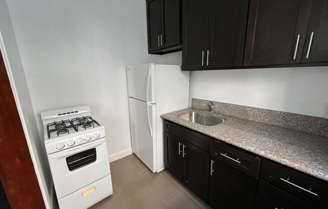 Studio, 1 bath, 350 sqft, $1,399, Unit I317