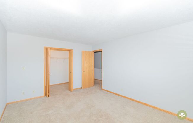 2 beds, 2.5 baths, 1,307 sqft, $1,870, Unit R-89