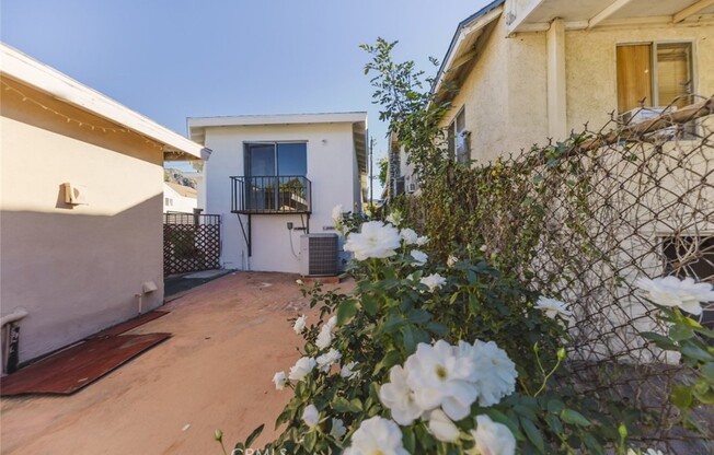 10431 LAS LUNITAS AVE