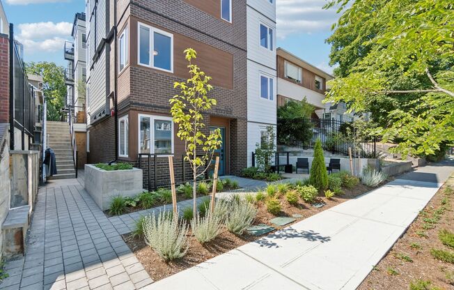 Studio, 1 bath, 144 sqft, $1,049, Unit Unit B3