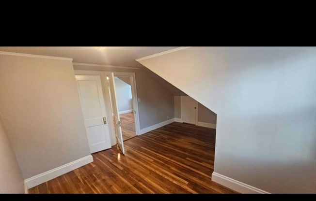 2 beds, 1 bath, 1,100 sqft, $2,200, Unit 3R