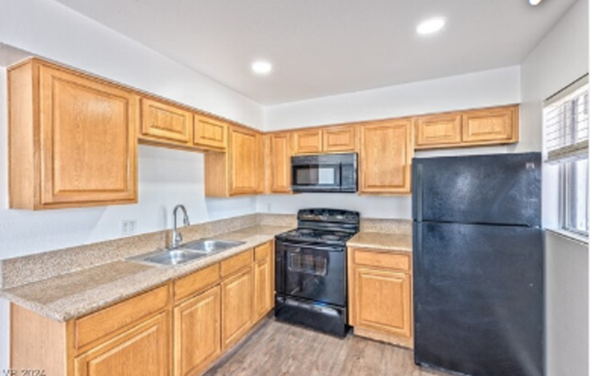 3381 Athens St. (DL)