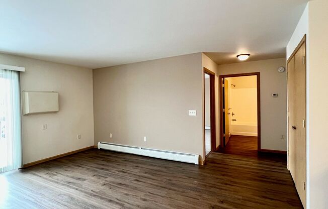 2 beds, 1 bath, 919 sqft, $1,070, Unit ME 2301-14