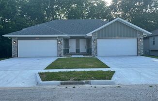 Beautiful newly built duplex in southwest Springfield!