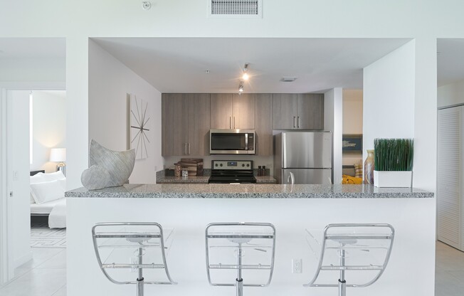 2 beds, 2 baths, 986 sqft, $2,400, Unit 705