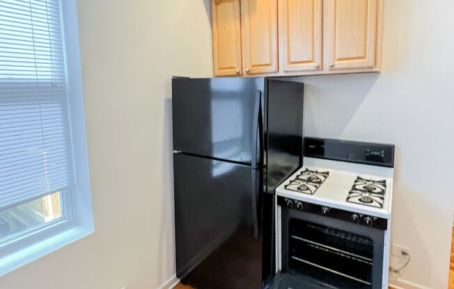 1 bed, 1 bath, 905 sqft, $2,450, Unit 2450-301