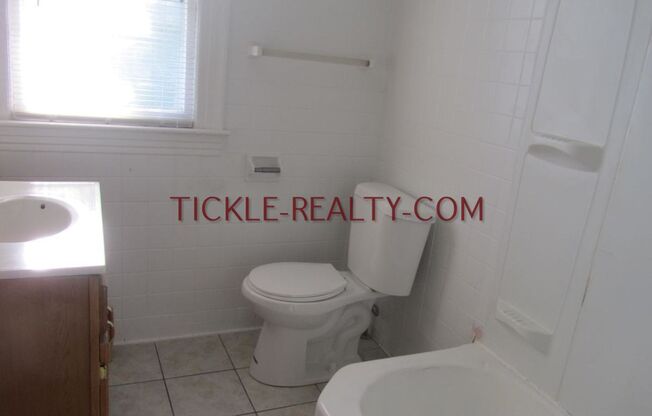 3 beds, 1 bath, $1,395