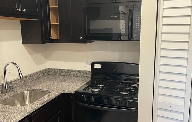 1 bed, 1 bath, 750 sqft, $1,295