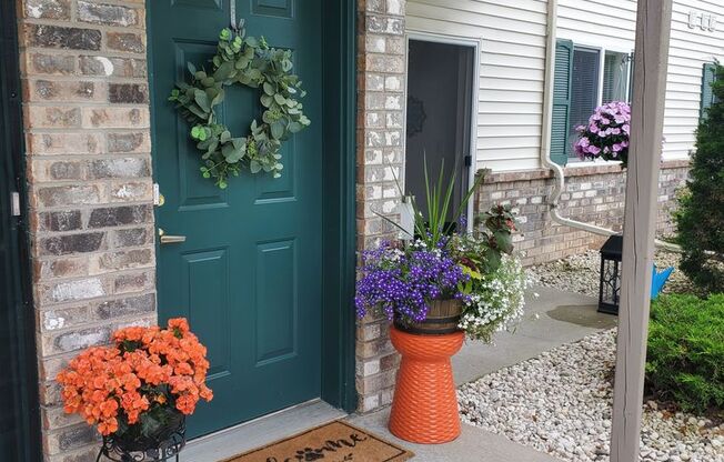 2 beds, 1 bath, 856 sqft, $1,269, Unit PL   7605