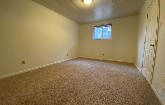 1 bed, 1 bath, $1,025, Unit B-13