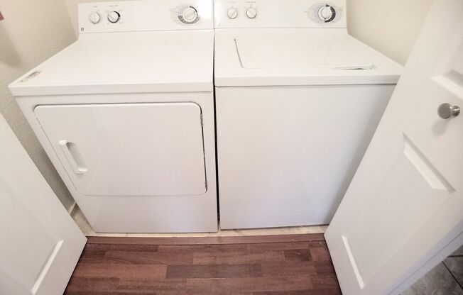 Beautiful 1/1 Wood Floors Condo for Rent in Winter Park