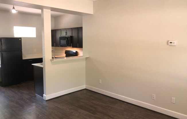 1 bed, 1 bath, $1,095, Unit Unit 101
