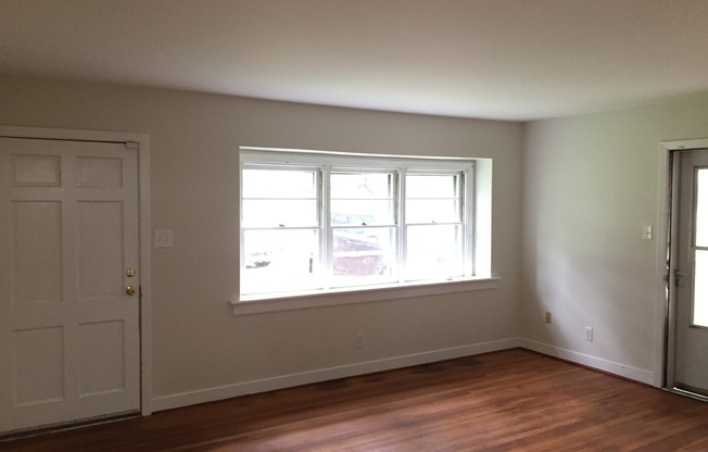 3 beds, 1 bath, $2,250