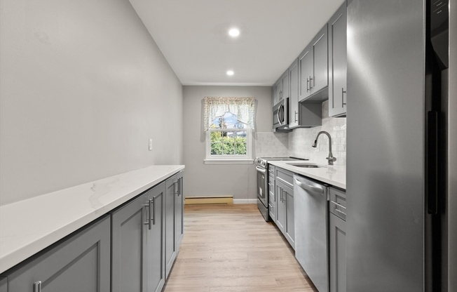 11 COLONIAL VLG DR