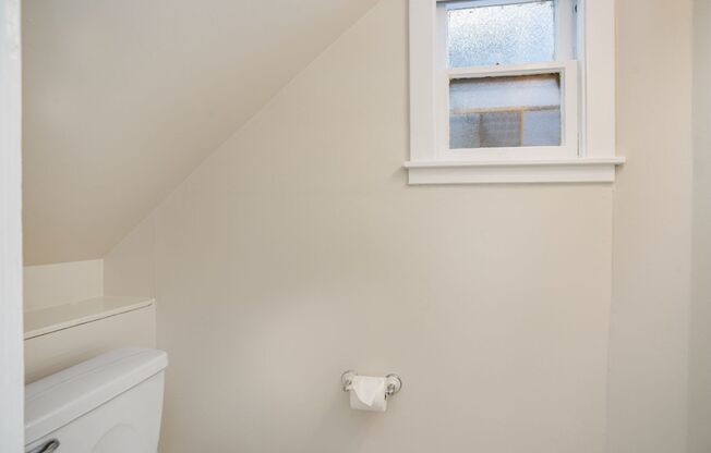 1 bed, 1 bath, $2,100, Unit 2065 Eagle Ave #A - LU