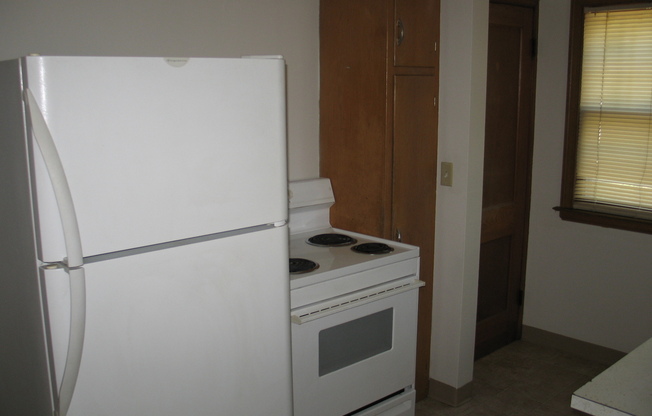 2 beds, 1 bath, $1,095