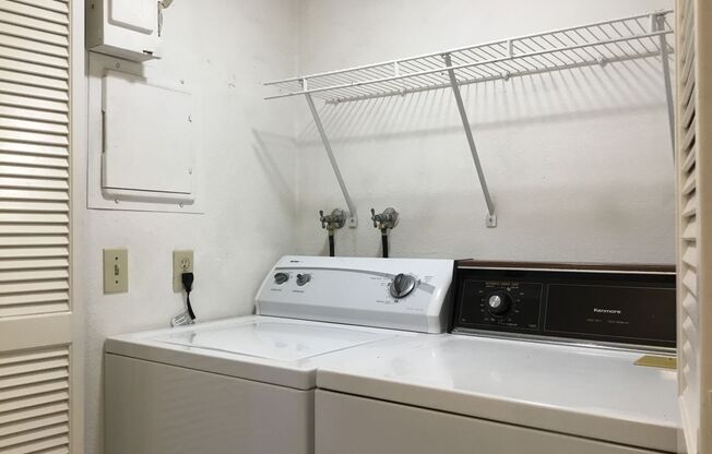 2BR 2BA Condo-AC, Washer/Dryer in Unit, Pet Friendly, Assigned Parking, Pool/Spa
