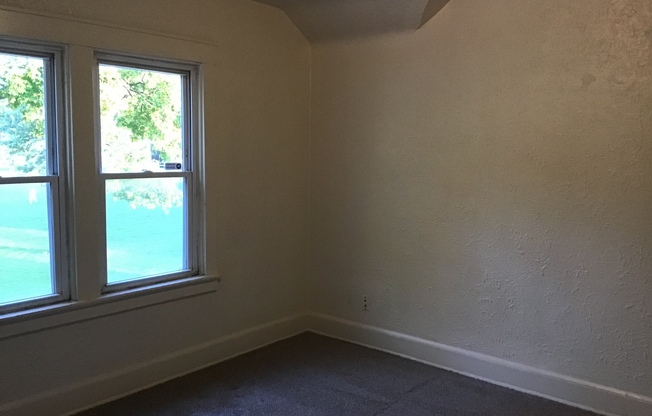 3 beds, 1 bath, $995