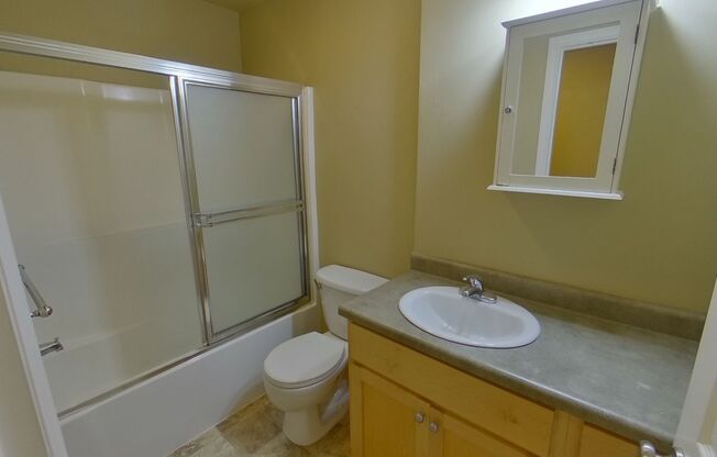 2 beds, 1 bath, $1,600, Unit 10