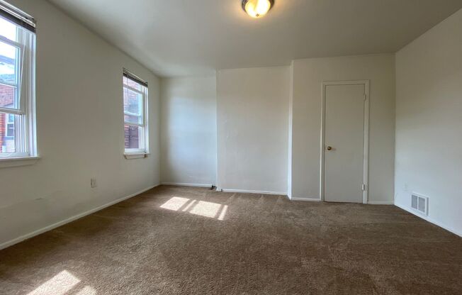 3 beds, 1 bath, $1,965, Unit 332202