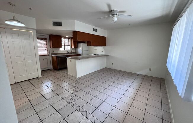 Central- 2 bedroom/ 1.5 bathroom condo!