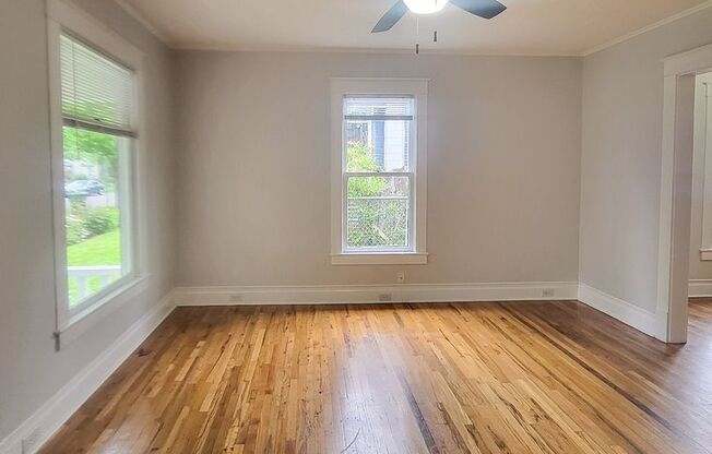 RENT SPECIAL: ½ Off First Full Month's Rent With One Year Lease!~ 944 Cottage