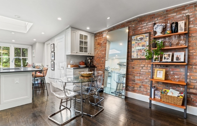 21 APPLETON ST