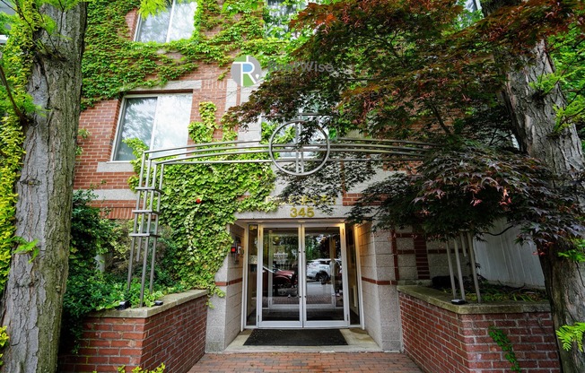 345 Franklin St