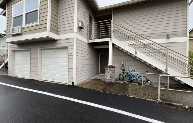 Spacious 904 Sq Ft Home in Bethany with Garage Parking, Washer/Dryer & Modern Kitchen Features