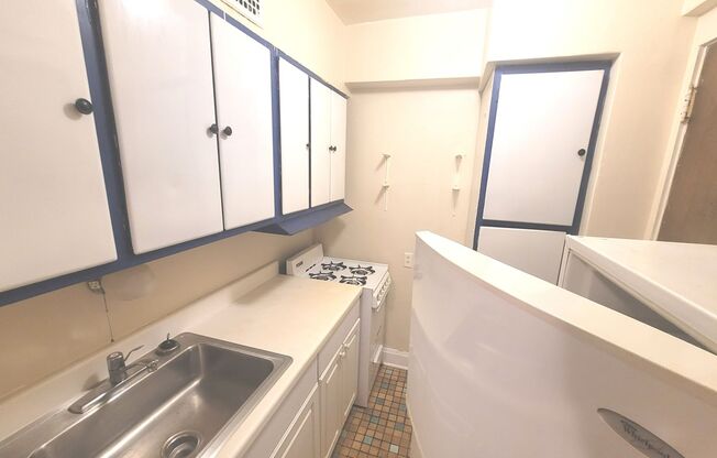 1 bed, 1 bath, $1,075, Unit 307
