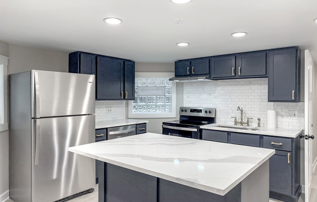 1536 536 N HAMLIN