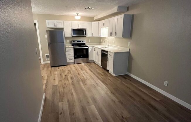 2 beds, 1 bath, 727 sqft, $1,695, Unit 24