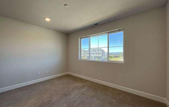 4 beds, 3.5 baths, $2,995