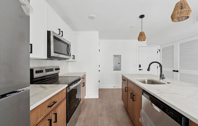 2 beds, 2 baths, 900 sqft, $1,619, Unit 205