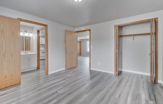 2 beds, 1 bath, 950 sqft, $1,199, Unit 2710-10