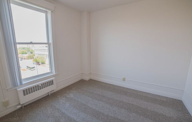 1 bed, 1 bath, 295 sqft, $555, Unit 520