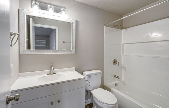 1 bed, 1 bath, 582 sqft, $999, Unit 2333-06
