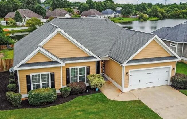 Four bedrooms/two bath House with  a Fantastic Lake View