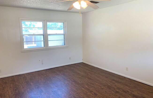 Pre-Leasing  3 Bed 1 Bath