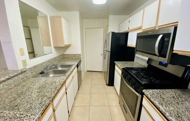 2 beds, 2 baths, 1,053 sqft, $1,550, Unit 2200 FORT APACHE #1106