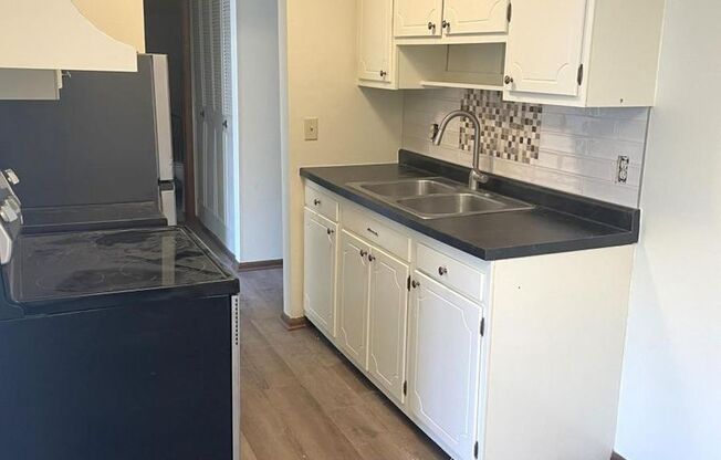 1 bed, 1 bath, $1,090, Unit 303