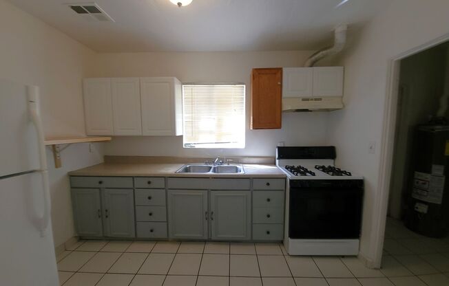 2 beds, 1 bath, $1,150