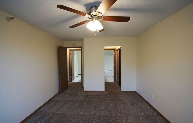 2 beds, 2 baths, 915 sqft, $1,650, Unit 332