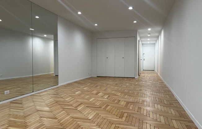 Studio, 1 bath, 636 sqft, $4,600, Unit 5O