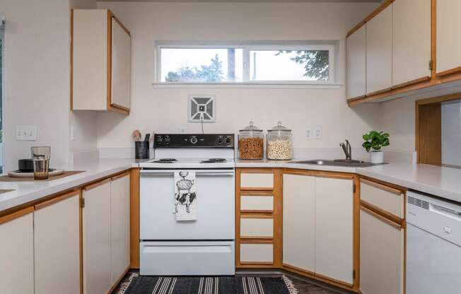 The Montavilla | Dogwood 2x1.5 Kitchen with ample storage